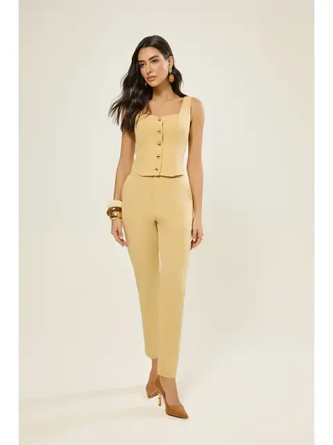 Blusa Alfaiataria com Decote Coracao