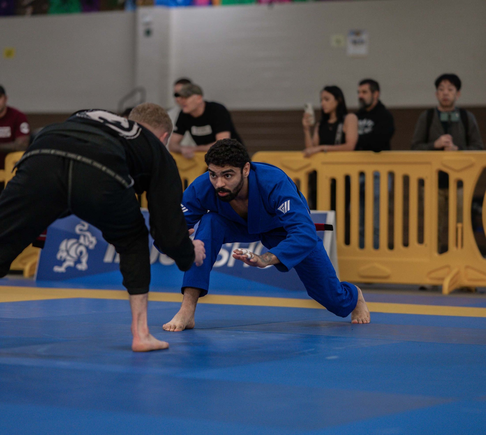 Atleta competindo com kimono Gee BJJ Competition azul