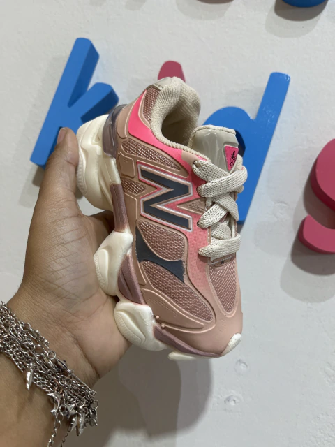Tênis New Balance 9060 Rosa