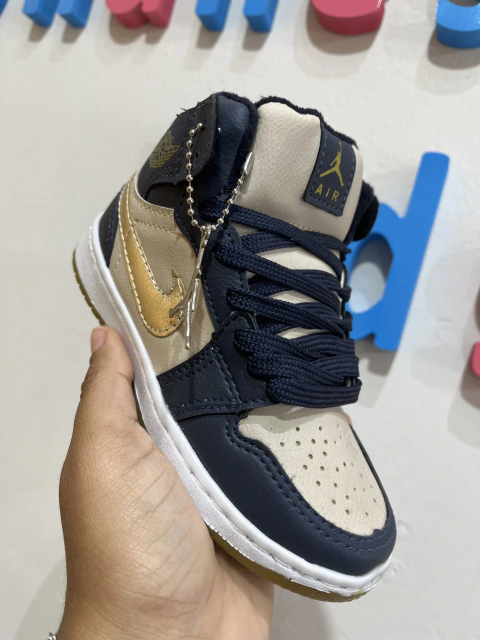 Tênis Nike Air Jordan azul marinho