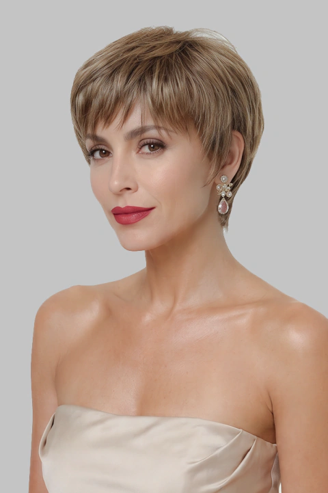 Peruca Feminina Curta Estilo Pixie Repicado com Franja Curta Desfiada