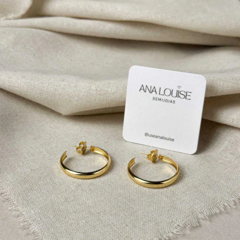 Brinco Meia Argola Abaulada Média Banhado em Ouro 18K