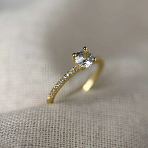 Anel Solitário Cravejado com Zircônia Cristal 5mm Banhado em Ouro 18K