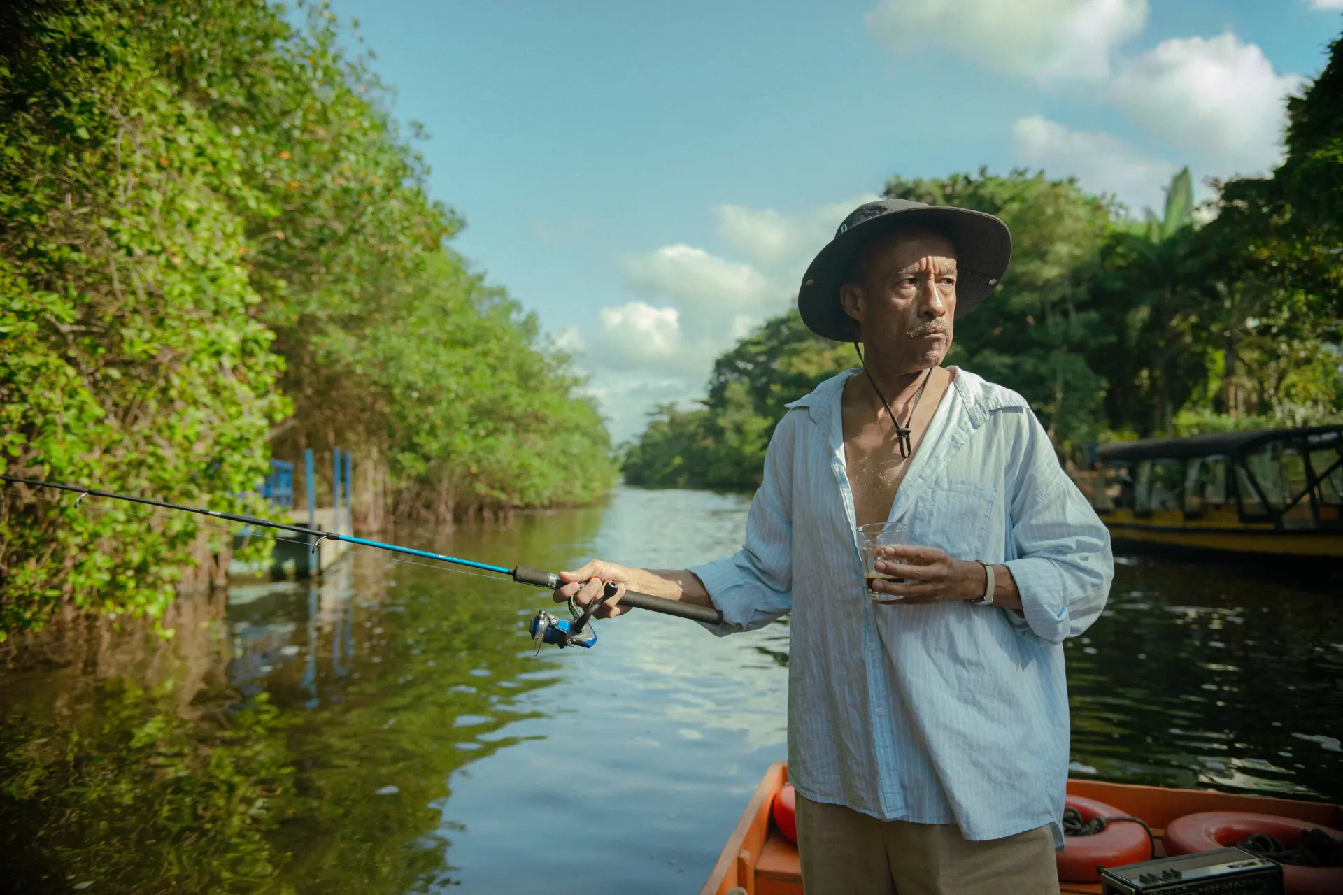Pescador no rio