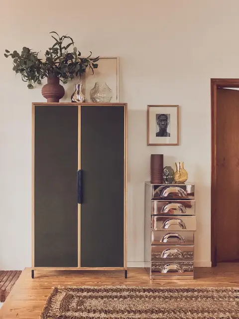 Armario artesanal con puertas giratorias Pioneer