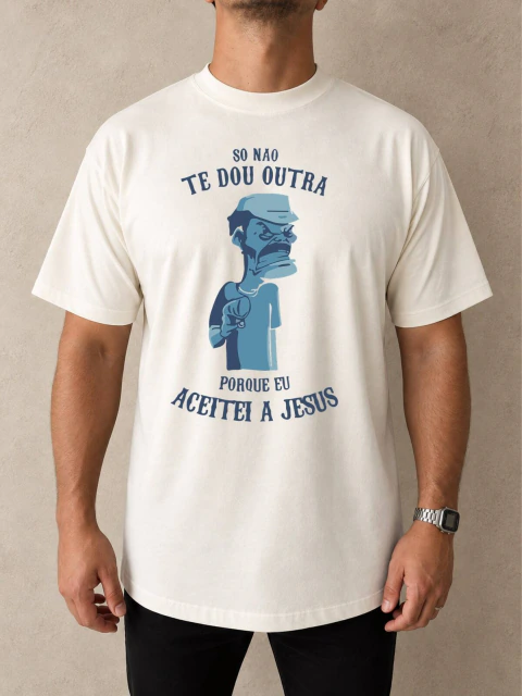 Camiseta Oversized Aceitei a Jesus