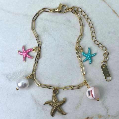 PULSERA ACERO DORADO CON ESTRELLAS DE MAR Y PERLA