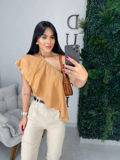 Blusa babado caramelo