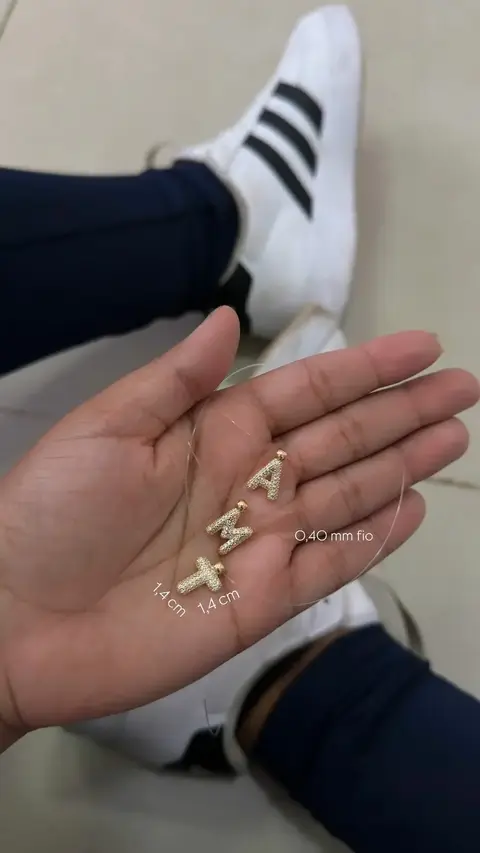 COLAR INICIAL LUISA