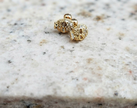 Aretes Pequeños con Diseño Detallado de calaverita ...
