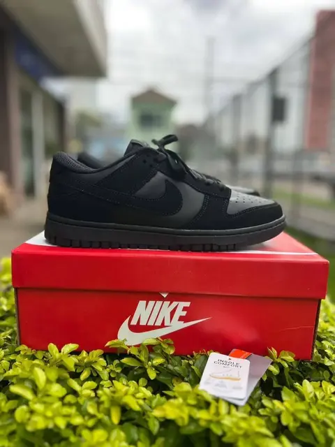 DUNK LOW ALL BLACK