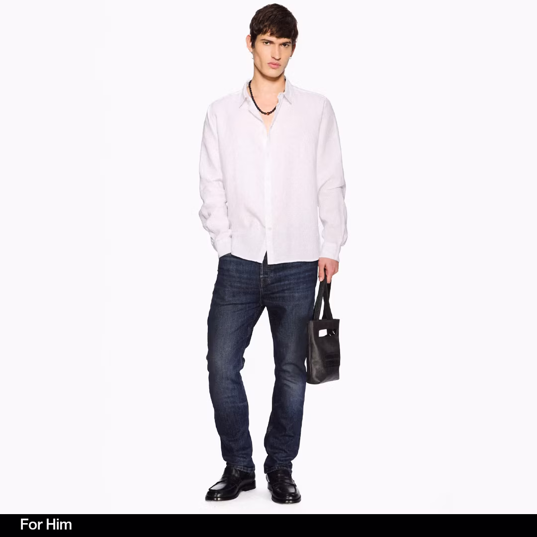Bowen: denim, camisa blanca y accesorios de la colección