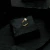 Anel Dourado Solitário com Pedra de Zircônia Pequena na internet