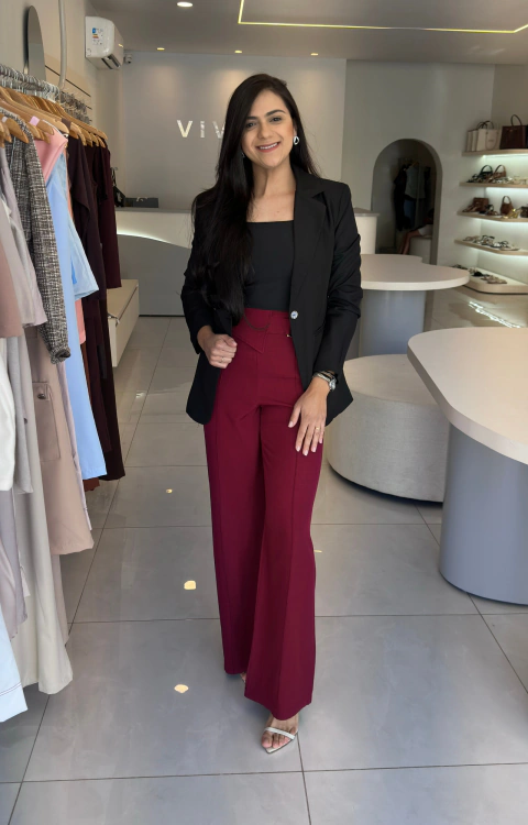 Calça Feminina Vinho de Alfaiataria com Cós Assimétrico