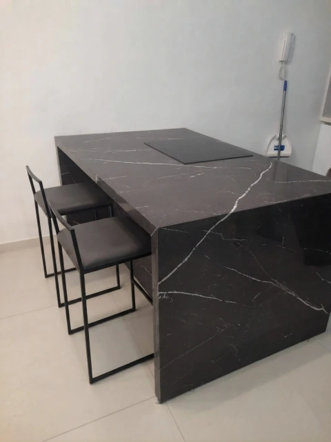Isla Negro Marquina