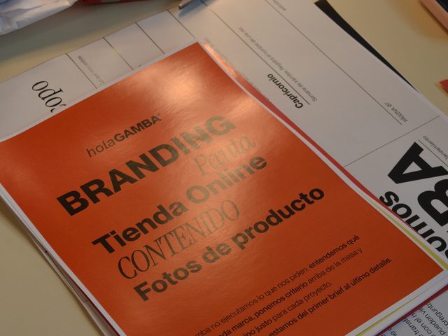 Hoja de propuesta de Gamba con branding, tienda online, contenido y fotos de producto