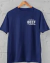 Camiseta azul-marinho no cabide com arte de The Original Beef