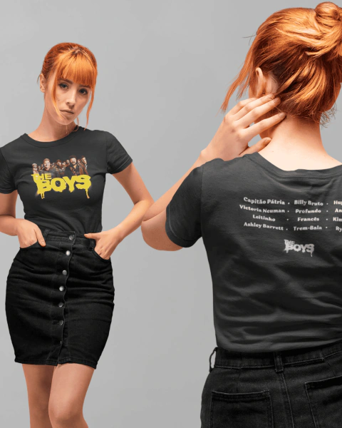 Mulher vestindo camiseta preta com arte da série The Boys
