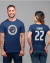 Homem e mulher usando camiseta azul da Briar University Hawks, com logo na frente e nome Logan com número 22 nas costas