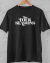 Camiseta preta com estampa branca da frase The Four Seasons