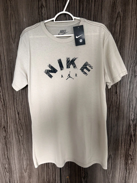 Camiseta Air Jordan bege