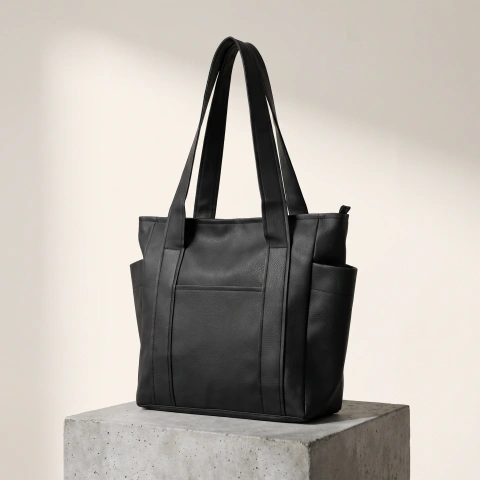 Tote Liora Lumel negra en ecocuero