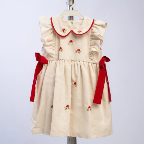 Vestido Infantil Bordado à Mão Cru – Cogumelos