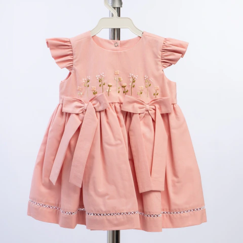 Vestido Infantil Bordado à Mão Rosê – Floral com Laços