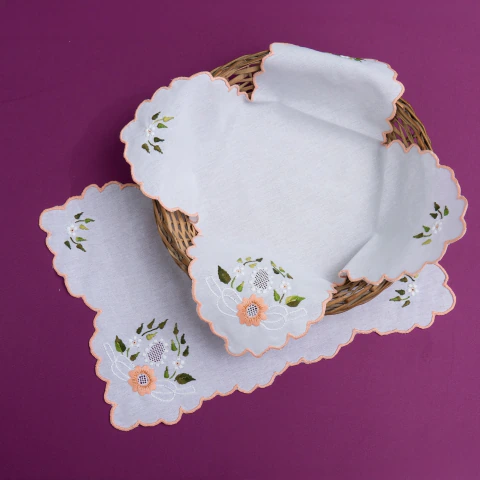 Conjunto Pano de Pão e Bandeja Bordado à Mão – Flores Laranja