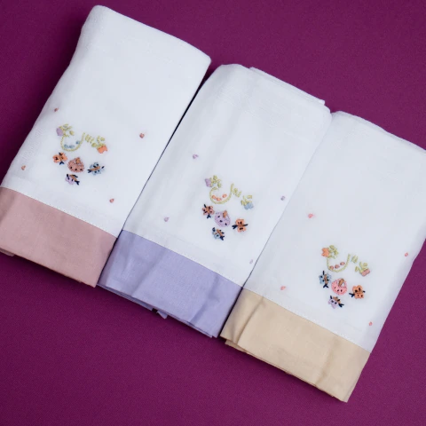 Kit 3 Fraldas de Pano Bordadas à Mão – Corujinhas e Flores