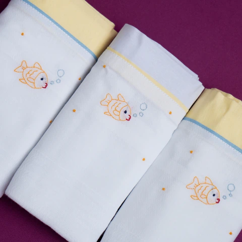Kit 3 Fraldas de Pano Bordadas à Mão – Peixinhos