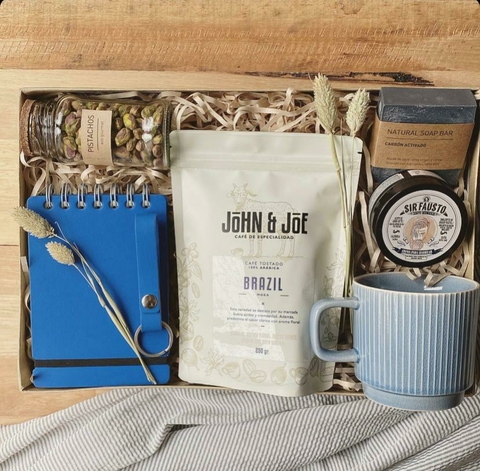 Set coffee lover con anotador, jabón y crema de barbear