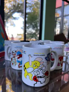 DOIS LIVROS E UMA CANECA DOS PERSONAGENS OS PINGOS - loja online