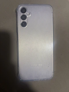 Smartphone Samsung com câmera tripla A14 na internet