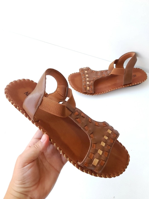 Newborn 23 - Celina - Sandália de Couro Legítimo Rasteira com Elástico Marrom - 2135MA