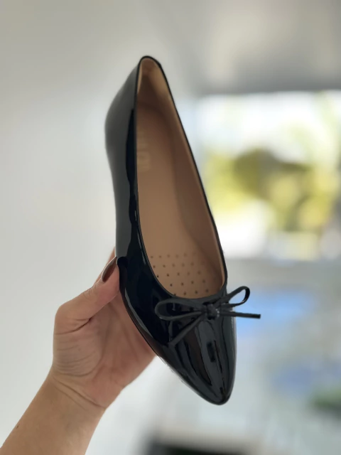 Sua Cia 25 - Ana Castela - Sapatilha Bico Fino Verniz com Lacinho Preto - S15762PT