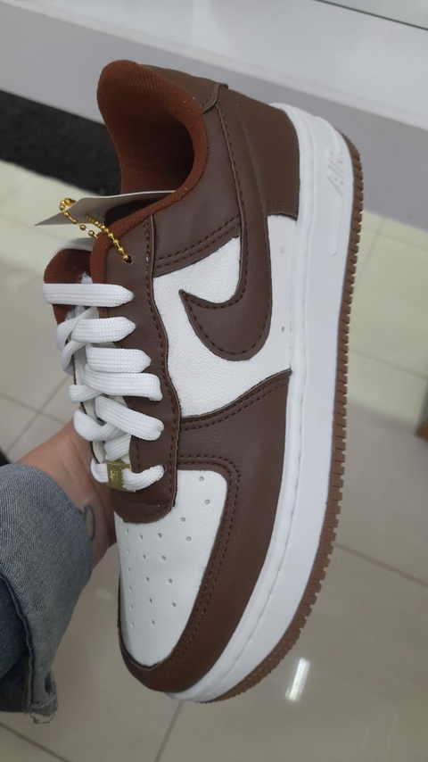 Dunk SB - Tênis Marrom e Branco