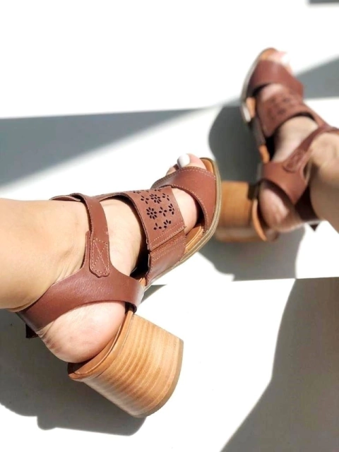 Newborn 23 - Lurdes - Sandália de Couro Legítimo com Salto Bloco Marrom - 8122MA