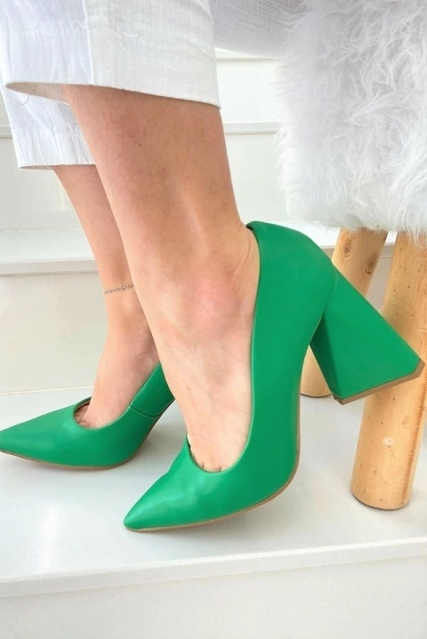 Kafifa Shoes 22 - Nikki - Scarpin Salto Triângulo Verde - Z22610VD