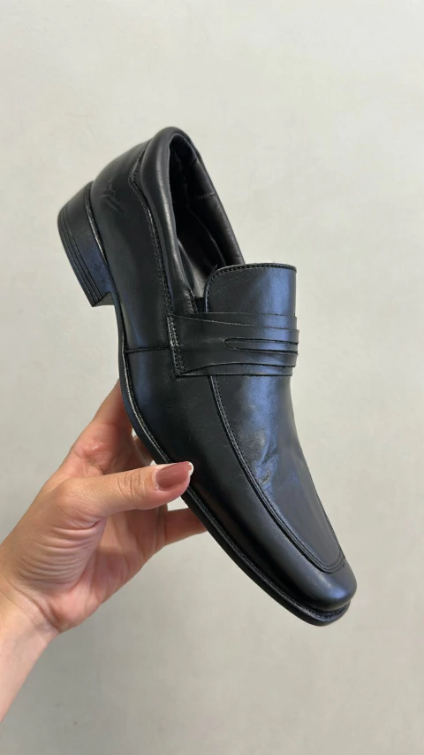 Madus 22 - Sapato Social de Couro Legítimo Preto - M114PT