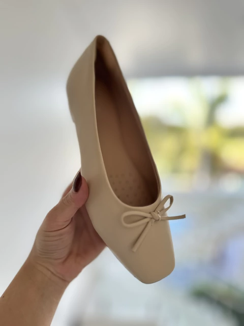 Sua Cia 25 - Ana Castela - Sapatilha Bico Quadrado com Lacinho Bege - S16033BG