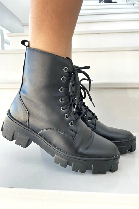 Dona Beja 23 - Paty - Coturno com Salto Tratorado Preto - DB1118PT