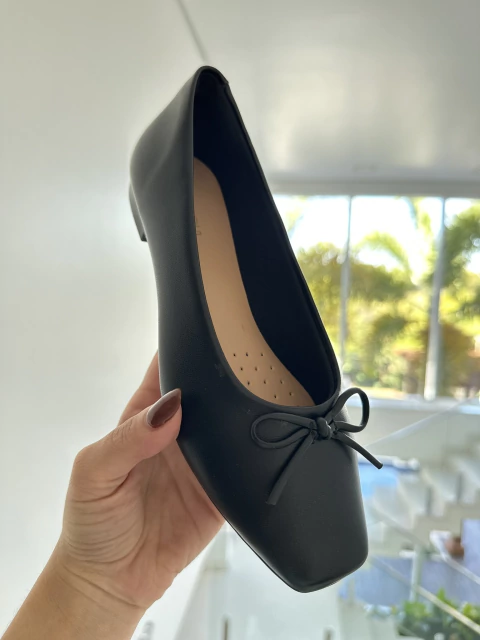 Sua Cia 25 - Ana Castela - Sapatilha Bico Quadrado com Lacinho Preto - S16033PT