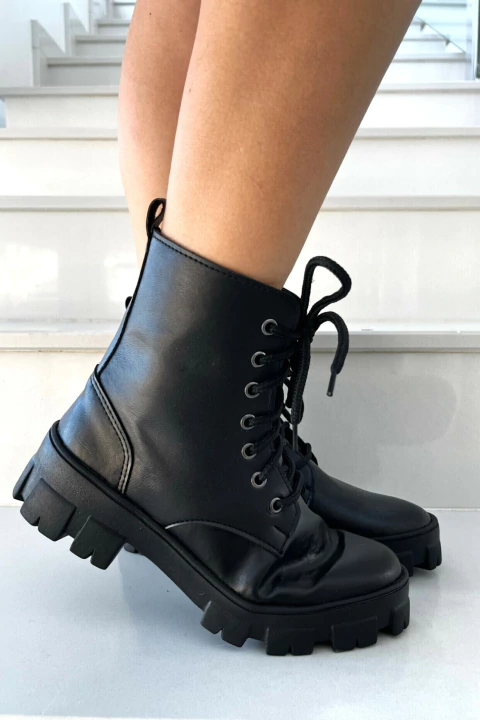 Dona Beja 23 - Katy - Coturno com Zíper e Salto Tratorado Preto - DB1108PPT