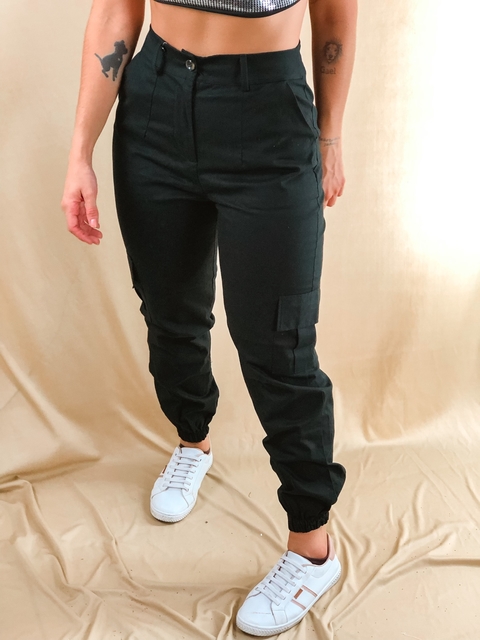 calça jogger bolso cargo preta