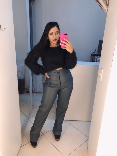 calça couro ecologico cinza