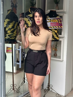 Short marant com cinto na internet
