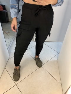 calça jogger cargo preta - comprar online