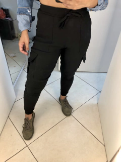 calça jogger cargo preta - comprar online