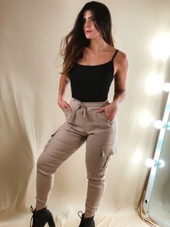 calça jogger cargo nude - comprar online